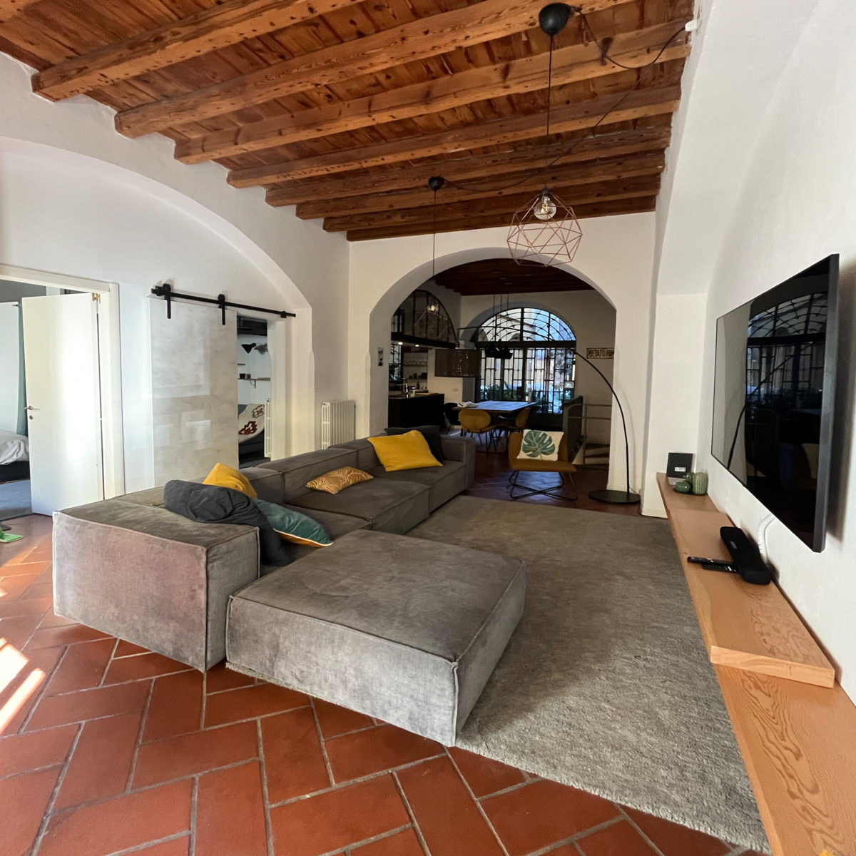 viatara house milano_salotto 1